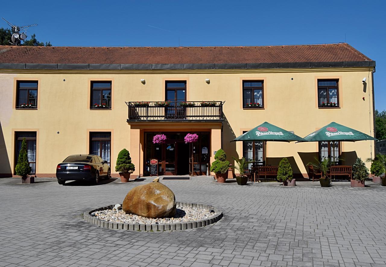 Penzion Parkur Hrobice Экстерьер фото